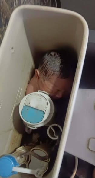 HORRIFIC SHOCK! NEWBORN BABY GIRL NATAGPUAN SA TOILET TANK SA THAILAND — CRYING, HANDS WRINKLED, “ISANG HIMALA NA BUHAY PA SIYA!” 😱